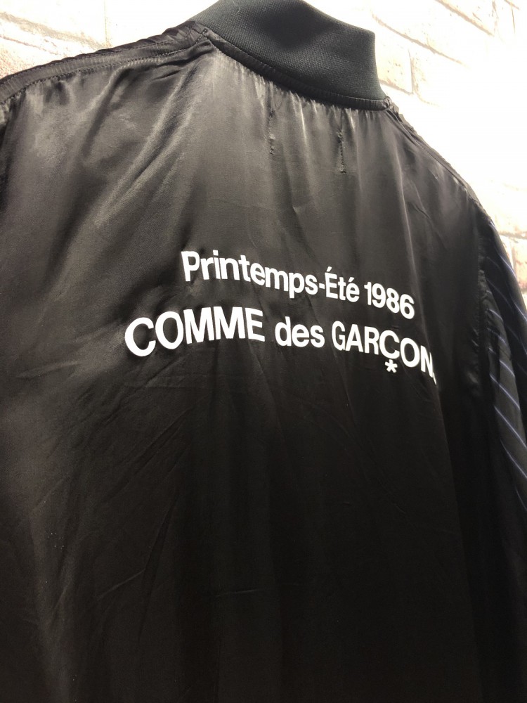 ジャケット/アウター ステンカラーコート GOOD DESIGN SHOP COMME des GARCONS バックプリント スタッフコート 