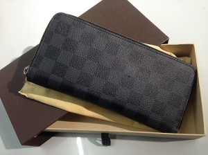 LOUIS VUITTON(ルイ・ヴィトン)ジッピー・ウォレット ヴェルティカル 